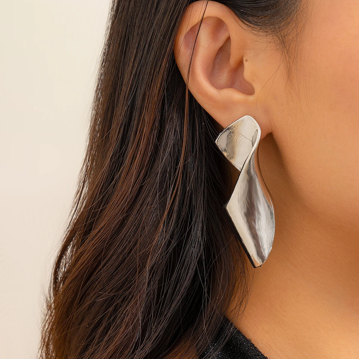 Vintage Irregular Geometric Metal Twisted Stud Earrings for Women Trend 2024 Gold Color Piercing Earring Jewelry Accessories New